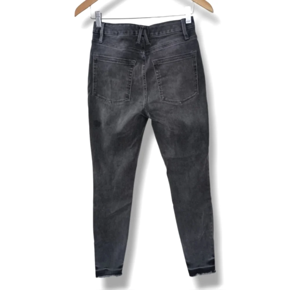 Good American Good Legs Crop Frayed Hem Jeans In Charcoal Size 4/27  $119 - Picture 6 of 8